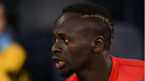 Sadio Mané vom FC Bayern München und sein Teamkollege Leroy Sané sollen schon auf dem Platz aneinandergeraten sein – da allerdings nur verbal
