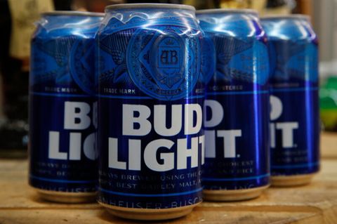 Dosenbier der amerikanischen Biermarke "Bud Light"