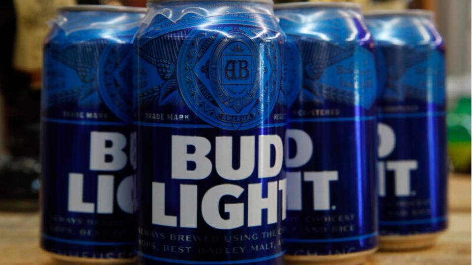 Dosenbier der amerikanischen Biermarke "Bud Light"