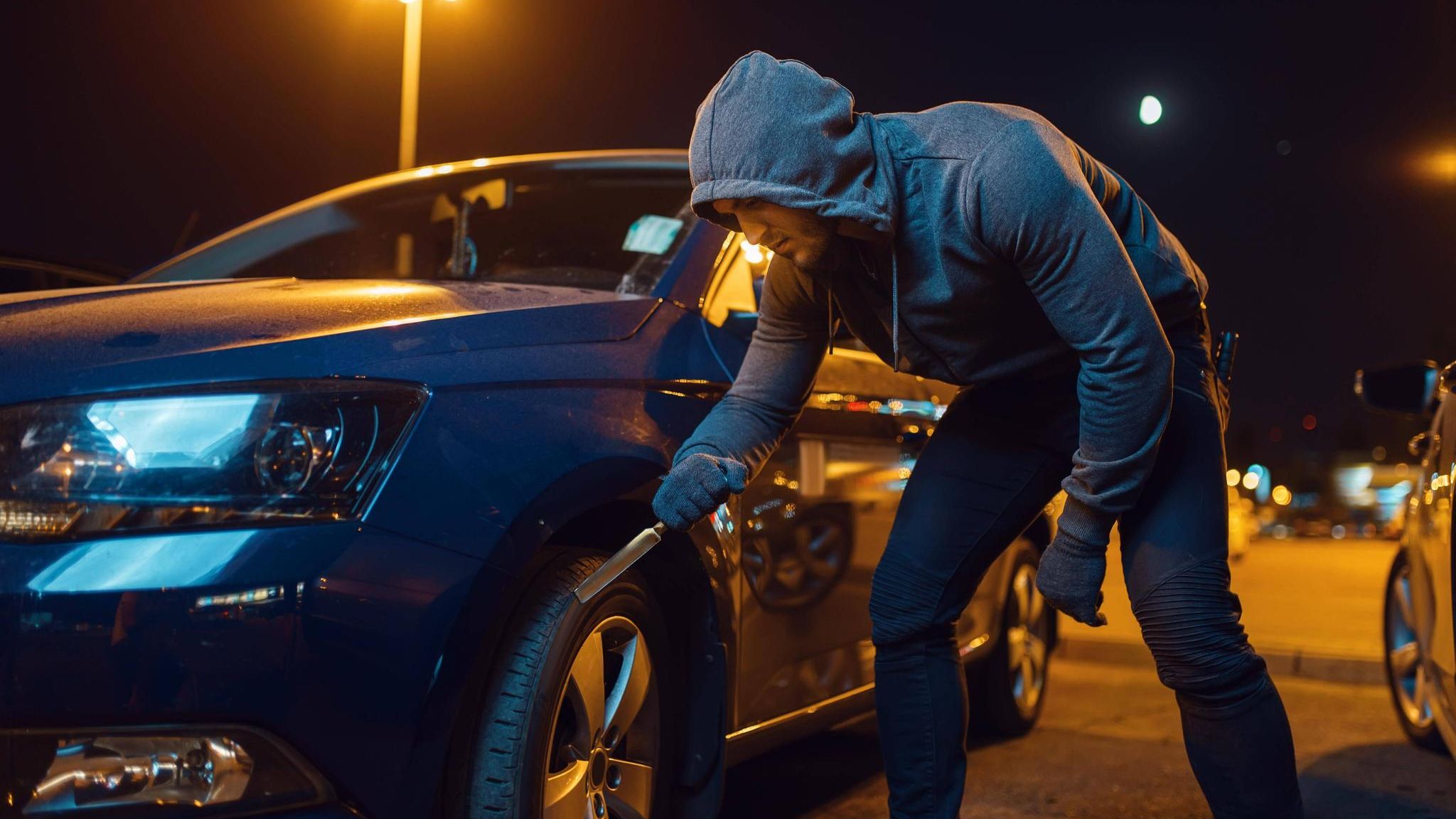Autodiebstahl: Wie Täter über den Scheinwerfer in Minutenschnelle vorgehen