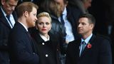 Im November 2016 reiste Charlène mit ihrem Bruder Gareth nach London. Dort besuchten die Geschwister gemeinsam mit Prinz ein Rugby-Match zwischen England und Südafrika. Wie es in England zu Ehren der Soldaten Tradition ist, trug das Trio eine Klatschmohn-Blüte am Revers. Wenige Wochen zuvor hatten britische Medien die Beziehung von Harry und Meghan Markle enthüllt.