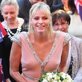 Im März 2012 überraschte Fürstin Charlène bei ihrem Besuch in Australien mit einer neuen Frisur. Ihre Haare waren mittlerweile bis auf Schlüsselbeinlänge gewachsen. Dazu ließ sie sich ein langes Pony schneiden.