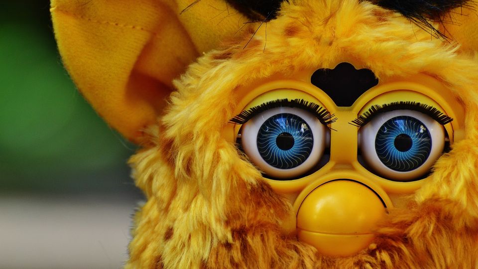 Sprechender Furby "gesteht" Plan, die Weltherrschaft an sich zu reißen – das Video geht viral