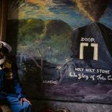 Mann in Uniform vor Zeichnung