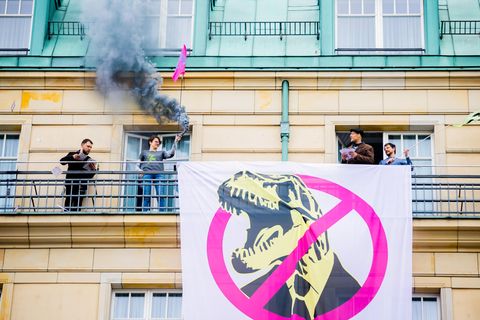 Berlin: Klima-Aktivisten dringen in Hotel Adlon ein