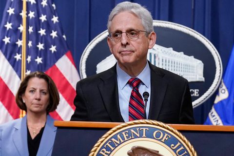 Merrick Garland, Justizminister der USA, spricht auf einer Pressekonferenz im Justizministerium