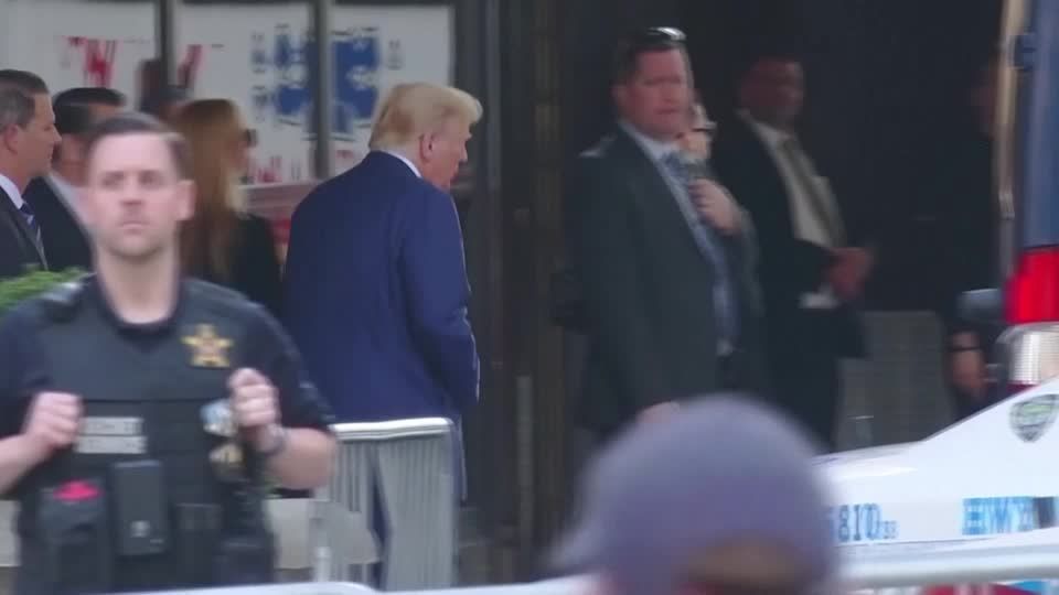 Video: Ex-US-Präsident Trump zu Finanzbetrug befragt