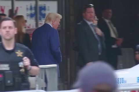 Video: Ex-US-Präsident Trump zu Finanzbetrug befragt