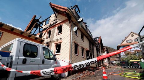 Die Staatsanwaltschaft ließ die Ruine des früheren Hotels in Gernsbach für ihre Ermittlungen zur Brandursache absperren