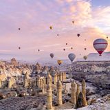 Die Türkei gilt als Hotspot für ambitionierte Badeurlauber, All-Inclusive-Fans und Kreuzfahrer. Mit mehr als 100 Campingplätzen und überschaubaren Stellplatz-Preisen, lohnt sich die Anreise mit dem Camper in das kulturreiche Land aber mindestens genauso.   Durchschnittlicher Preis pro Nacht: 14,59 Euro