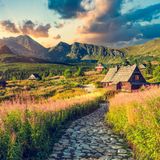 Polen ist für Camper nicht nur äußerst attraktiv, weil es als Nachbarland Deutschlands recht schnell erreichbar ist – sondern auch, weil die Übernachtung mit dem Wohnmobil vergleichsweise günstig ausfällt. In mehr als 400 Waldgebieten des Landes ist wildcampen außerdem wieder erlaubt.   Durchschnittlicher Preis pro Nacht: 16,95 Euro