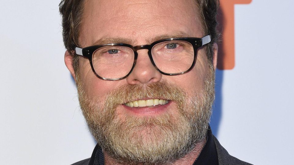 Überraschung im Flugzeug: Passagier guckt "The Office" – Hauptdarsteller sitzt unbemerkt neben ihm Überraschung im Flugzeug: Passagier guckt "The Office" – Hauptdarsteller sitzt unbemerkt neben ihm