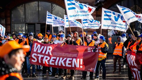 Ein deutschlandweites Bild: Ende März legten die Angestellten im öffentlichen Dienst ihre Arbeit nieder. Eine Schlichtungskommission macht nun einen Vorschlag im Tarifkonflikt.