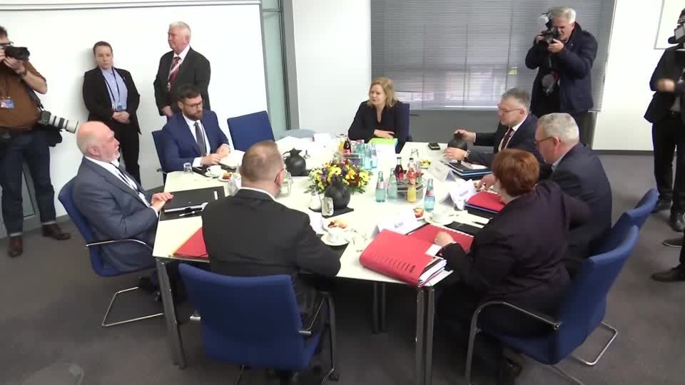 Video: Tarifstreit: Schlichtungskommission legt Einigungsempfehlung vor