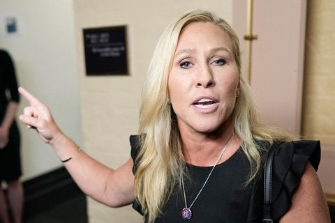 Marjorie Taylor Greene und der Fox-Host Tucker Carlson sehen den Pentagon-Leak ausschließlich positiv