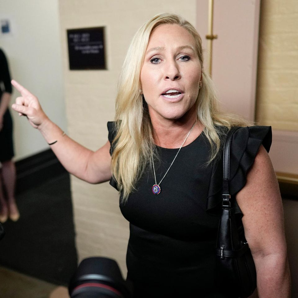 Marjorie Taylor Greene und der Fox-Host Tucker Carlson sehen den Pentagon-Leak ausschließlich positiv