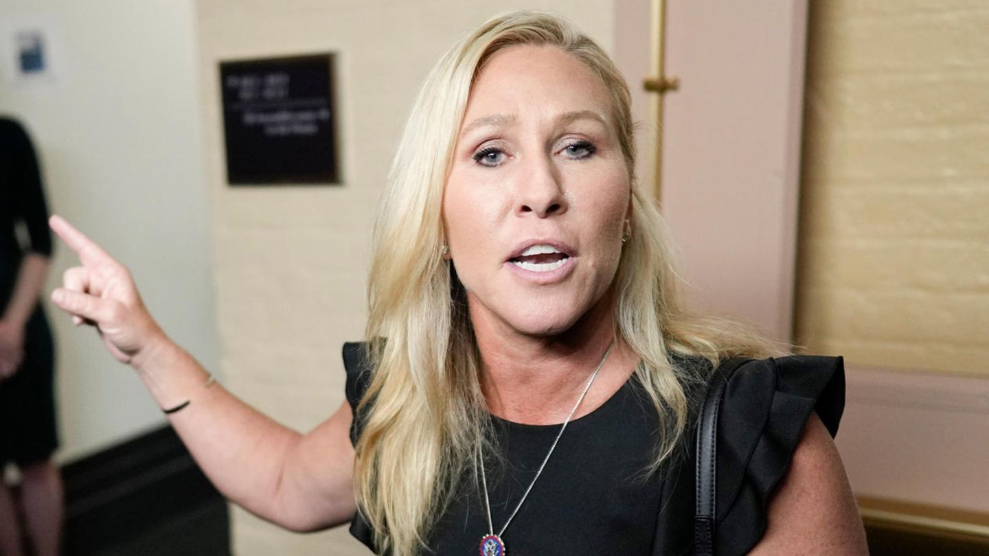 Marjorie Taylor Greene und der Fox-Host Tucker Carlson sehen den Pentagon-Leak ausschließlich positiv