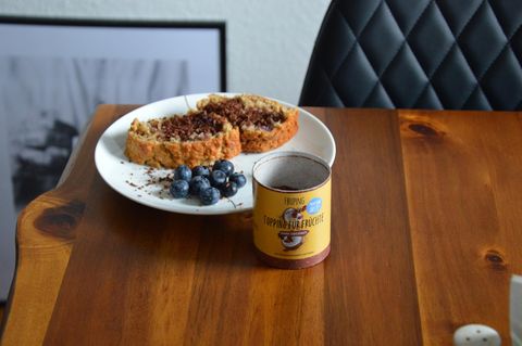 Das Topping vom DHDL-Produkt Fruping auf einem Stück Bananenbrot