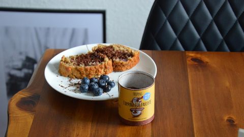 Das Topping vom DHDL-Produkt Fruping auf einem Stück Bananenbrot