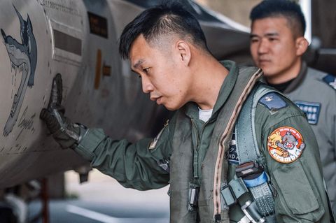 Taiwan fliegt immer wieder Luftübungen. Laut US-Dokumenten ist das Militär trotzdem nicht für einen Angriff Chinas gewappnet. 