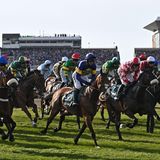 Das traditionsreiche Grand National wird seit 1836 in Aintree bei Liverpool ausgetragen.
