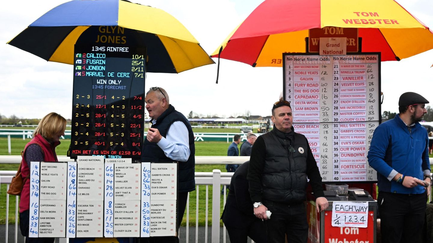 Ein Fest auch für die Wettanbieter: Beim Grand National wird traditionell um viel Geld gewettet.