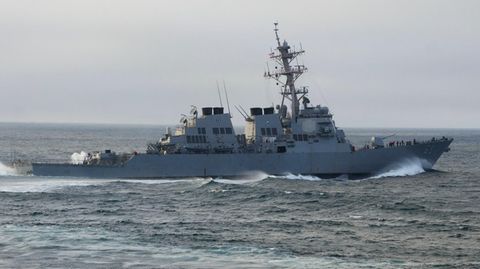 Das US-Kriegsschiff "USS Milius" passiert die Straße von Taiwan