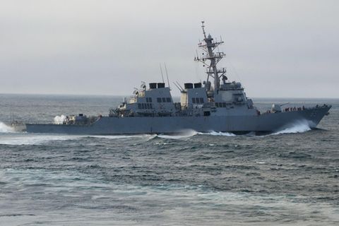 Das US-Kriegsschiff "USS Milius" passiert die Straße von Taiwan