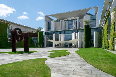 Rasen am Bundeskanzleramt