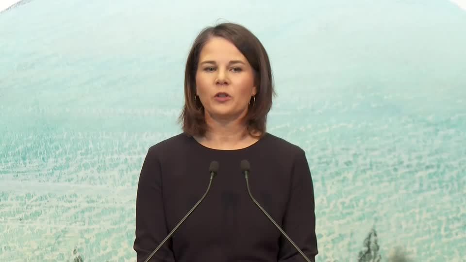 Video: Baerbock erneuert Kritik an China