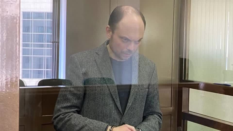 Video: Vorwurf Hochverrat: Putin-Gegner Kara-Mursa zu 25 Jahren Haft verurteilt Video: Vorwurf Hochverrat: Putin-Gegner Kara-Mursa zu 25 Jahren Haft verurteilt