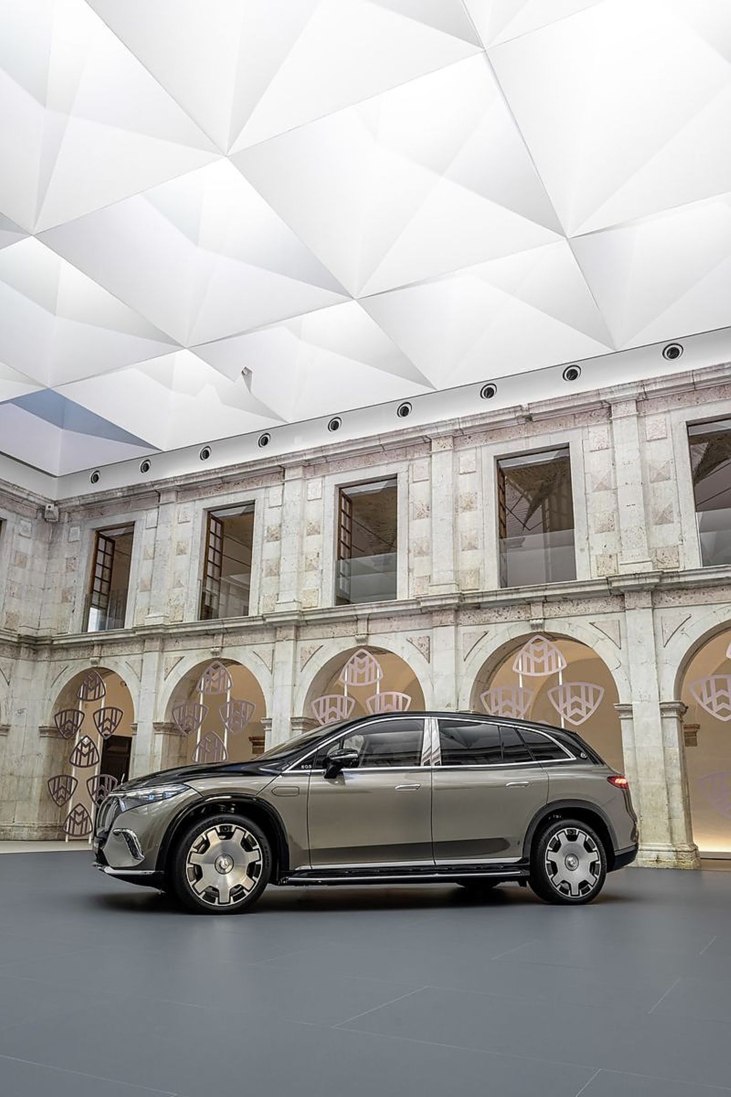 Mercedes-Maybach EQS 680 SUV
