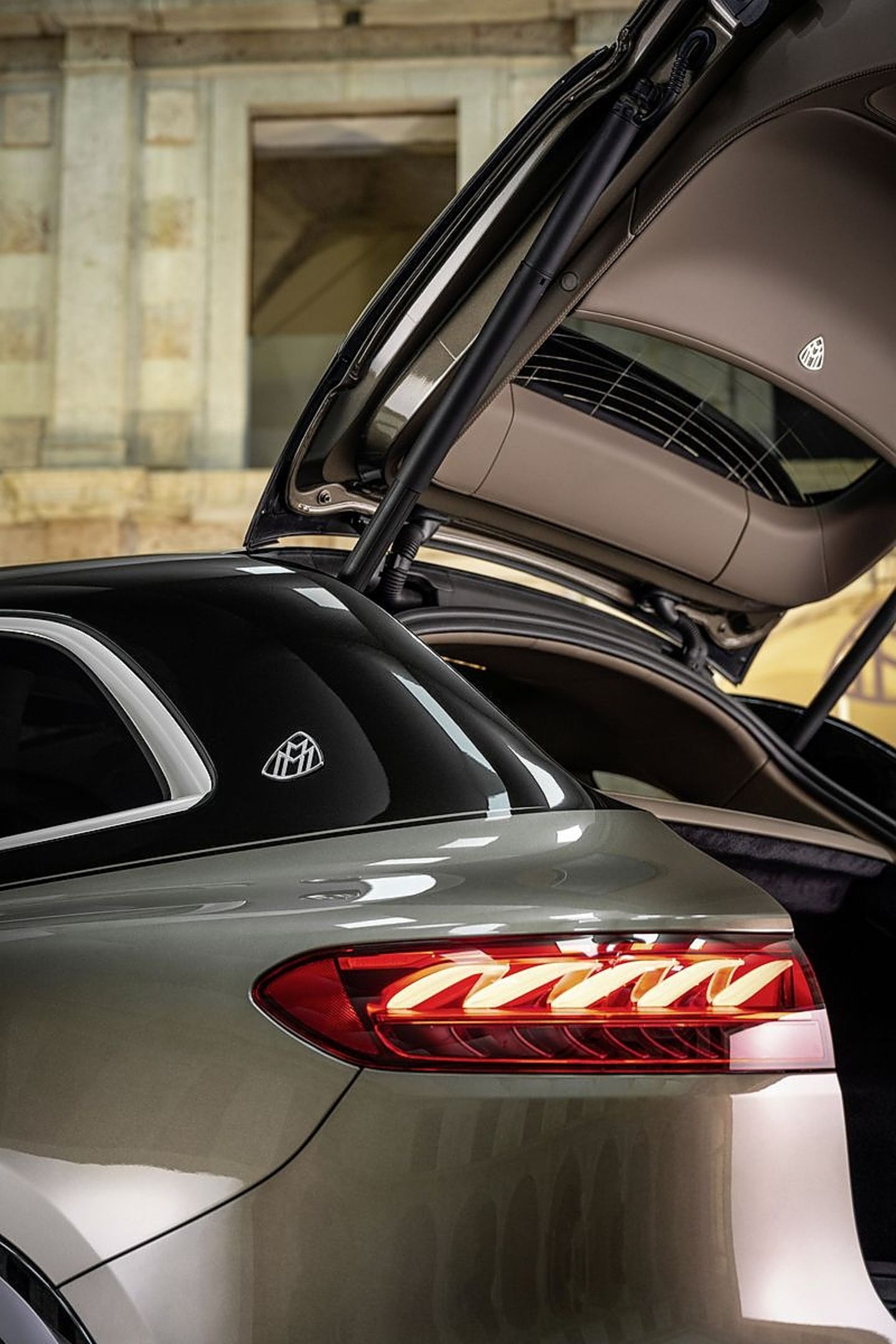 Mercedes-Maybach EQS 680 SUV