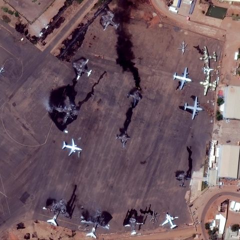 Zerstörte Flugzeuge auf dem internationalen Flughafen von Khartum, Sudan