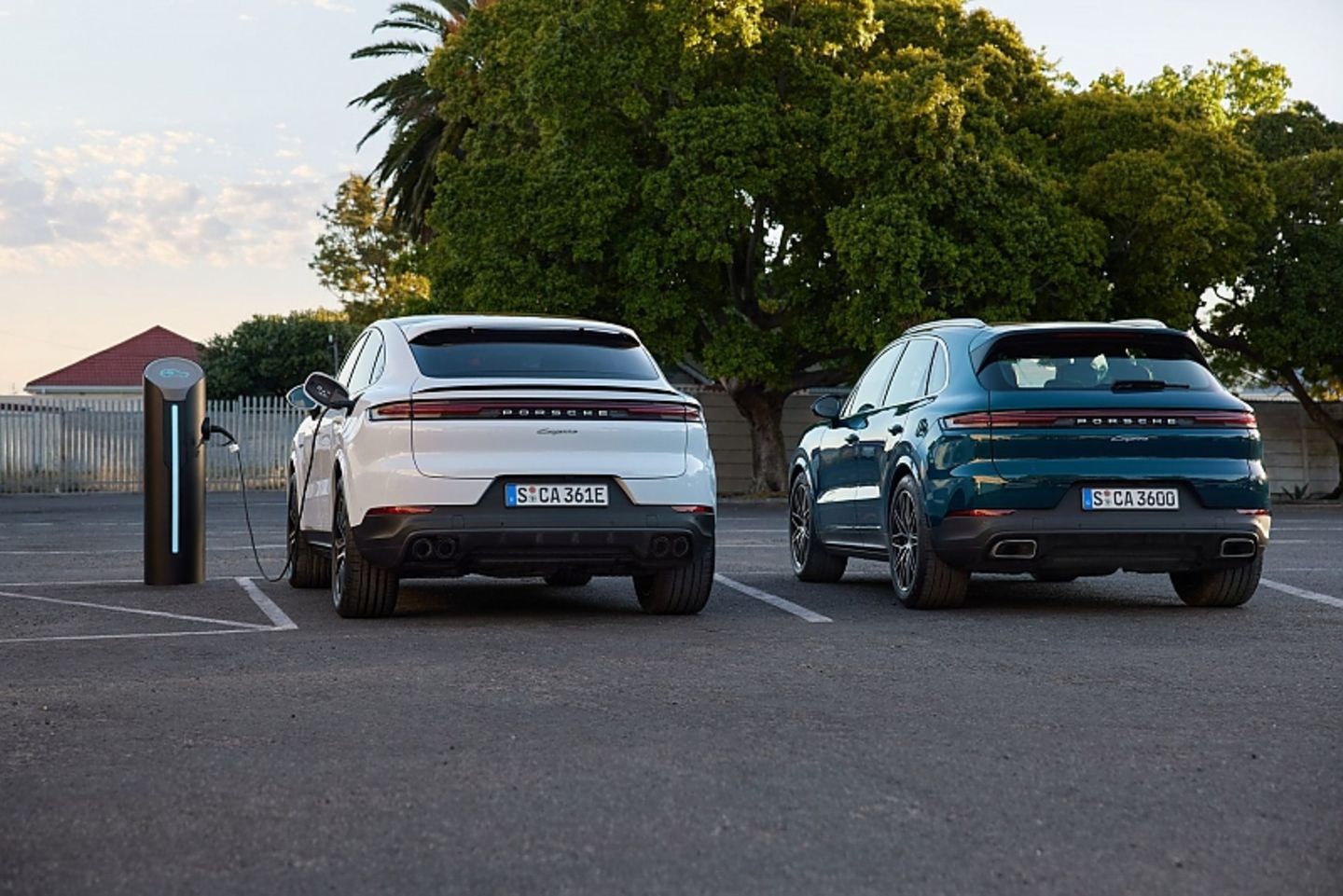 Modellpflege 2023 Porsche Cayenne (rechts) und Cayenne E-Hybrid 
Coupé