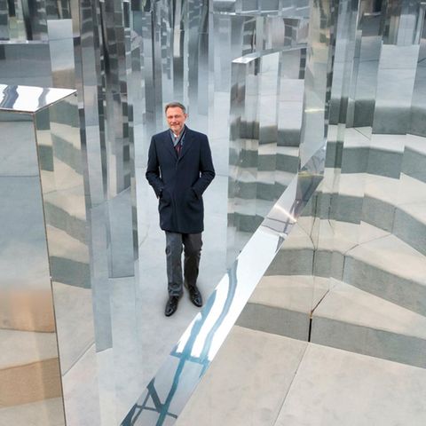 Christian Lindner im Spiegelkabinett