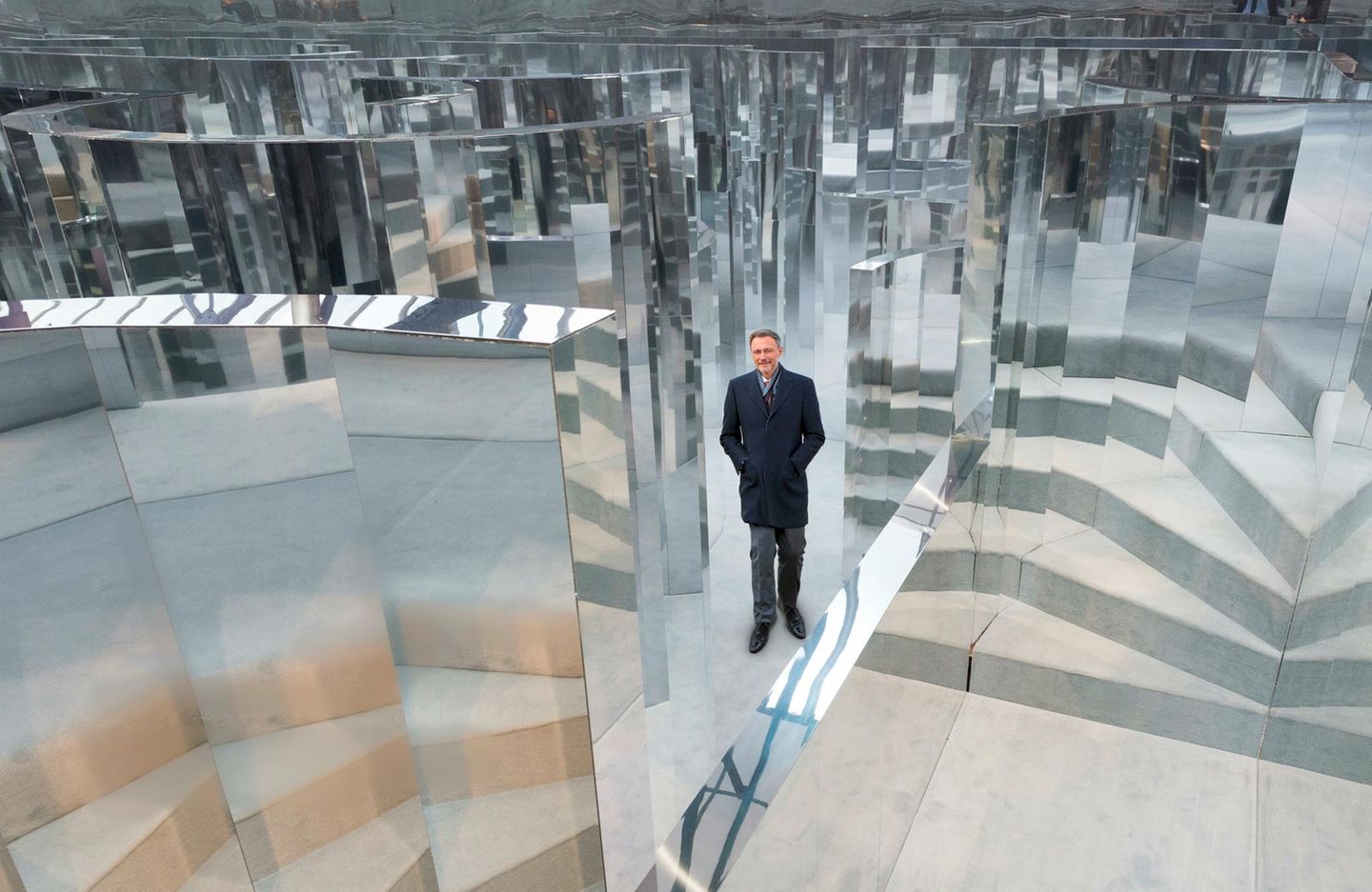 Christian Lindner im Spiegelkabinett