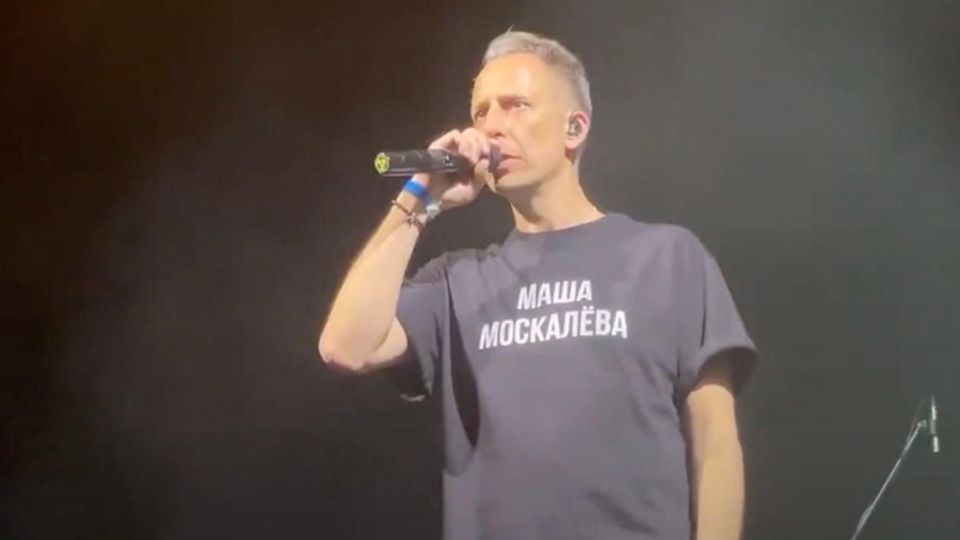 Russische Band spricht über Fall Maria – Fans stimmen Antikriegsprechchöre an