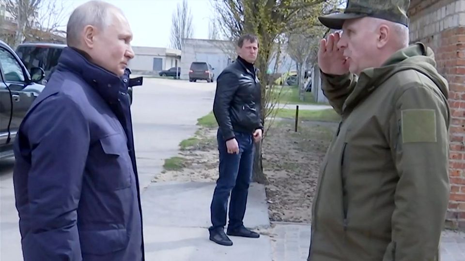 Rainer Munz: Zeichen der Stärke oder Schwäche? Moskau-Reporter ordnet Putins Besuch in der Ukraine ein Rainer Munz: Zeichen der Stärke oder Schwäche? Moskau-Reporter ordnet Putins Besuch in der Ukraine ein