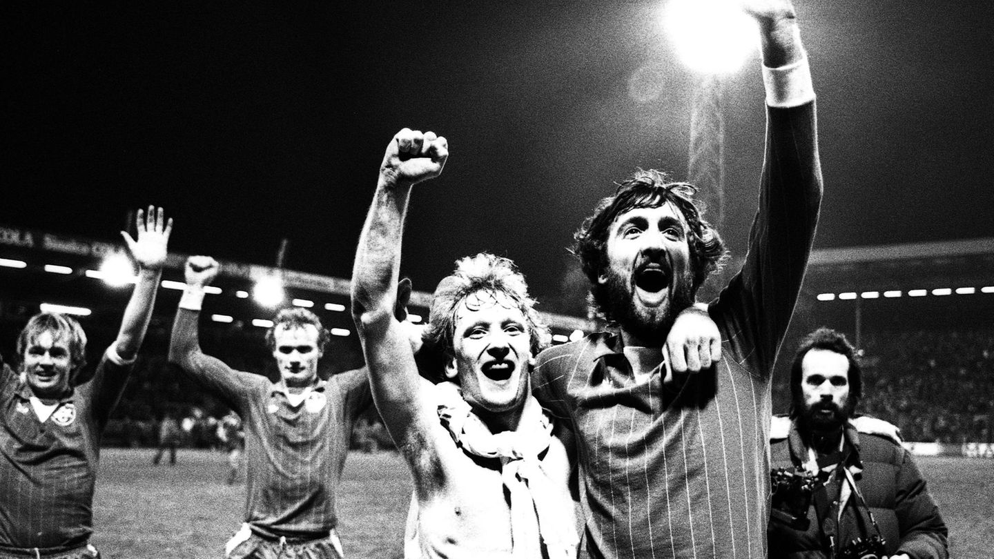 1. FC Kaiserslautern - Real Madrid 1982 1. FC Kaiserslautern - Real Madrid 1982