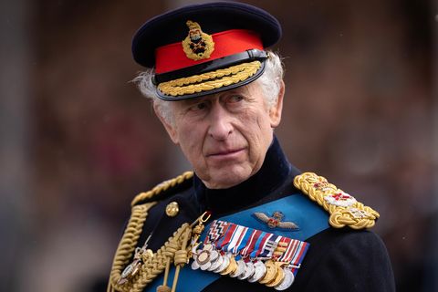 König Charles will sich bei seiner Krönung als Familienmensch präsentieren und lud dafür auch Sohn Harry ein