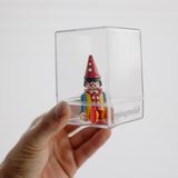 Zirkusfigur in einem Kunststoffbehälter