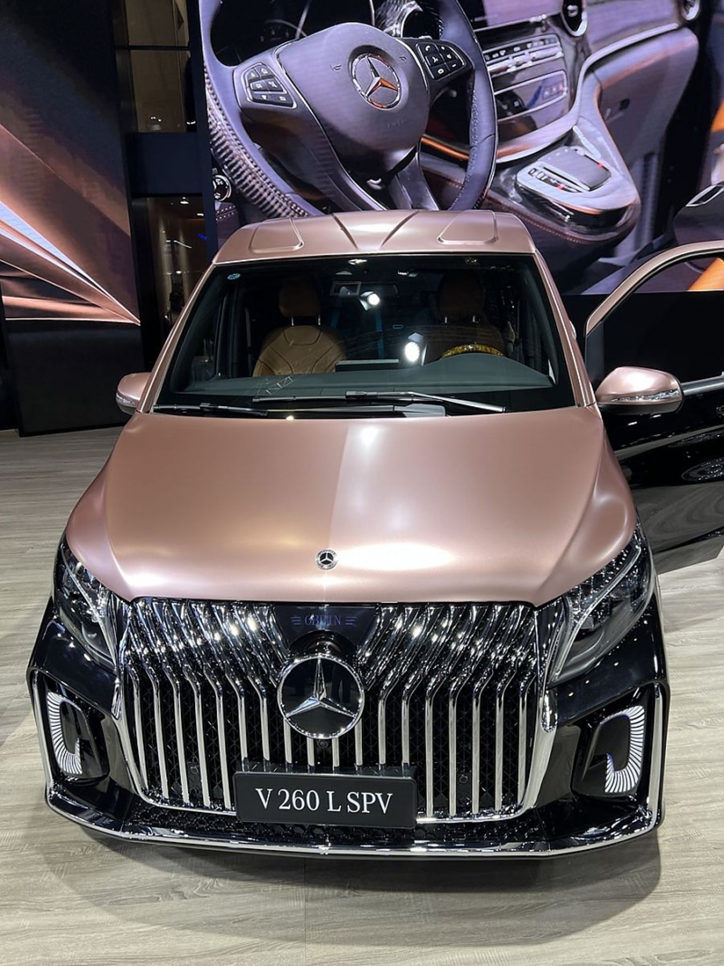 Das Auto Mercedes V 260 L SPV