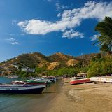 Boote am Strand von Santa Marta