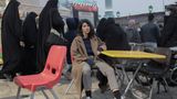 Der Fotograf Ahmad Halabisaz gewann eine lobende Erwähnung für sein Bild einer Jungen Frau, ohne Hijab in Teheran.