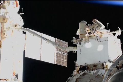 Video: Kühlertausch in 400 Kilometer Höhe