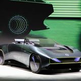 Nissan zeigt mit dem Max-Out ein Konzeptfahrzeug mit Elektroantrieb. Es soll einen Ausblick auf einen offenen Sportwagen geben.