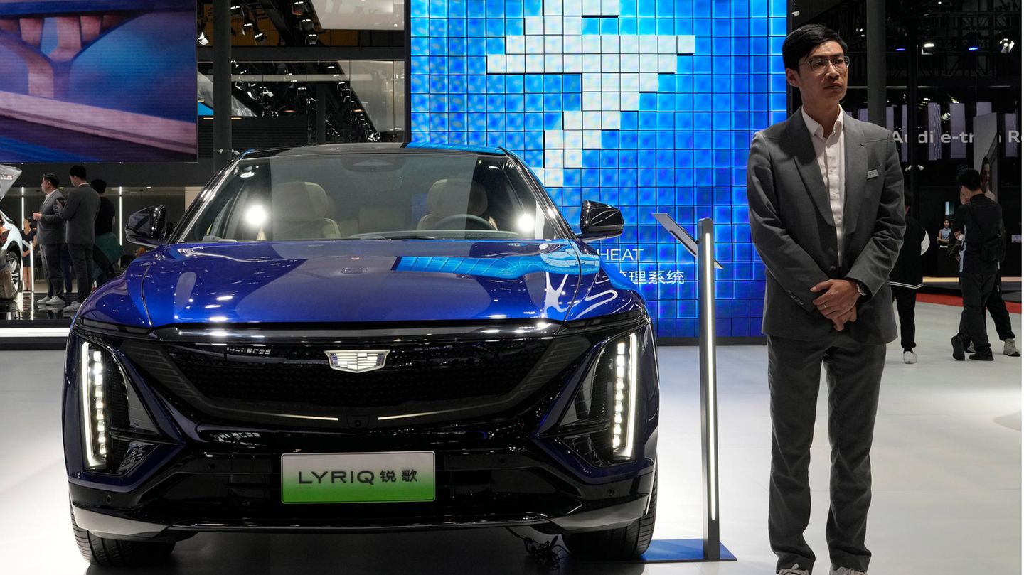 Auch der US-amerikanische Hersteller Cadillac ist bei der bedeutenden Automesse vertreten – mit dem vollelektrischen Lyriq.
