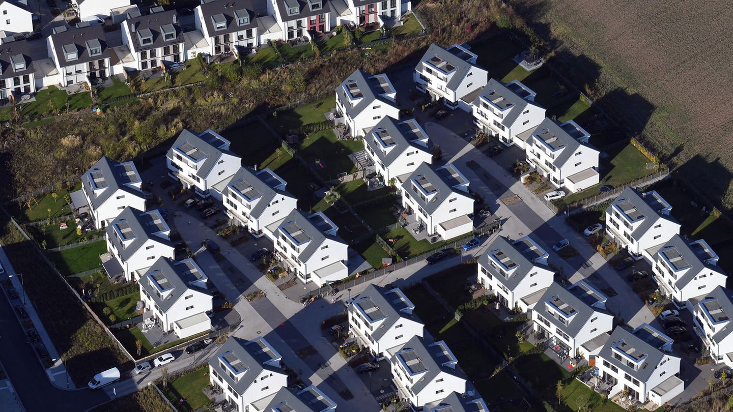 Property tax dispute: Associations drum for the next round