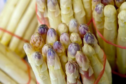 Teurer Spargel? Mit diesen Tipps sparen Sie beim Spargelkauf